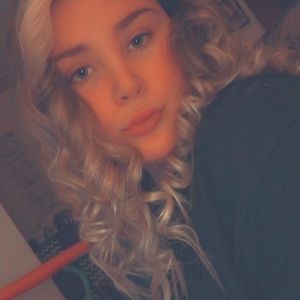 Meet your Posher, Raegan